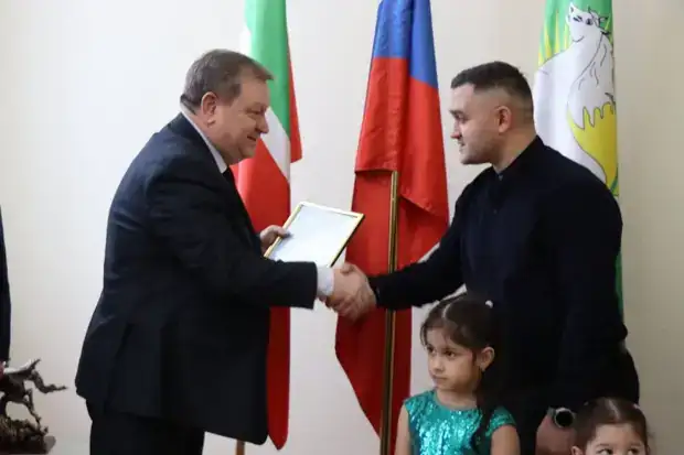 Опять квартиру выдали таджику. Мэр пост удалил, а потом сделал заявление. ilyavaliev