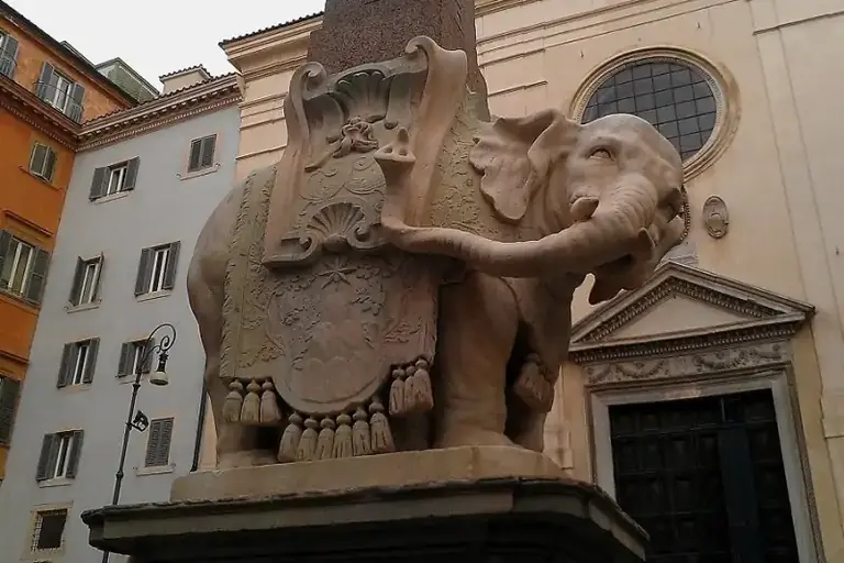 Знаменитая римская скульптура «Слон с обелиском» от Бернини снова пострадала tanjand