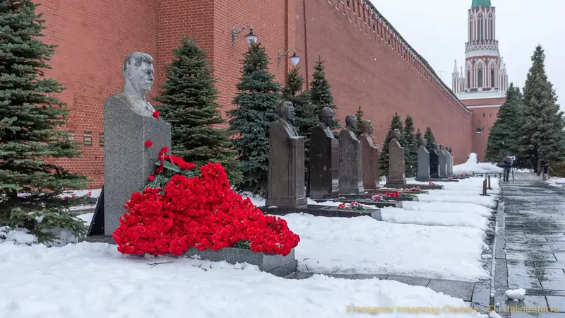 2 гвоздики товарищу Сталину. 05.03.2026 colonelcassad